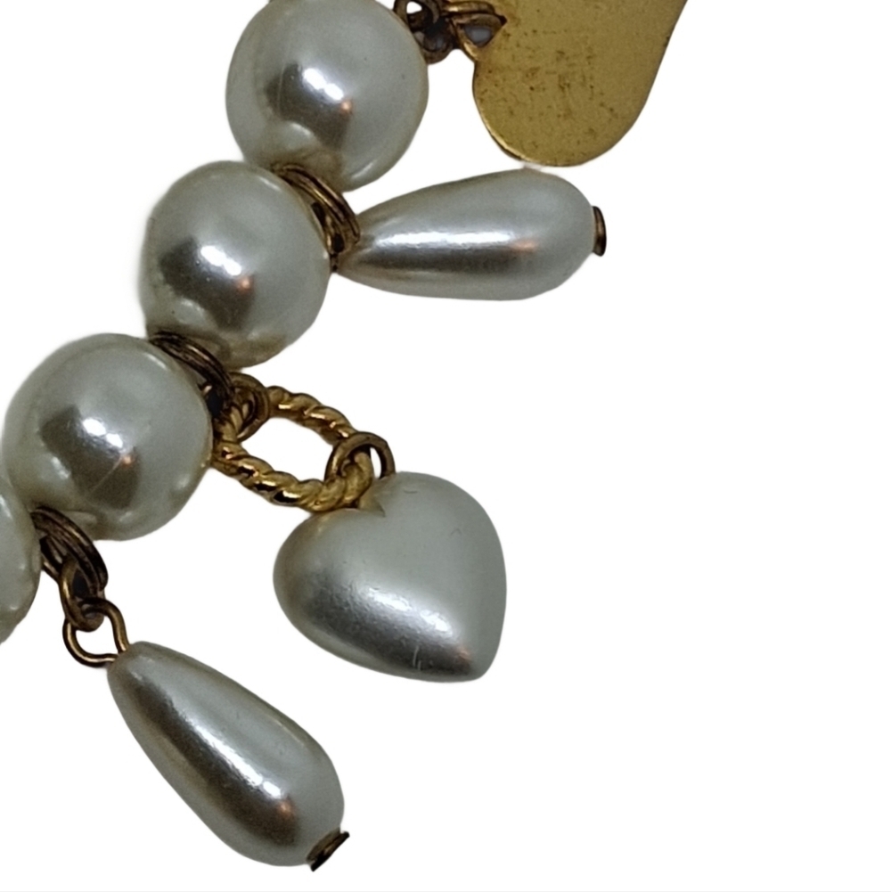 Vintage Faux Pearl Stretch Charm Bracelet • Gold Tone Hearts & Teardrops - Picture 6 of 8